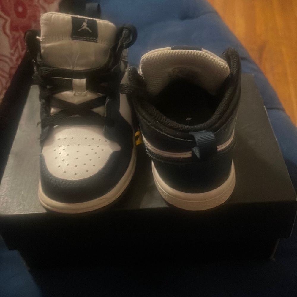 Blue black and white used sneaker as is